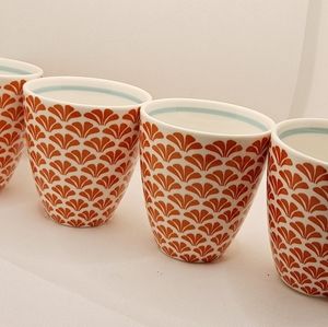 2009 Starbucks Nouvelle Porcelaine d'os Tea Cups Bone China Nesting  (set of 4)